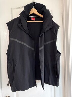 Men’s Nike Tech Dri-FIT Woven Windrunner Vest